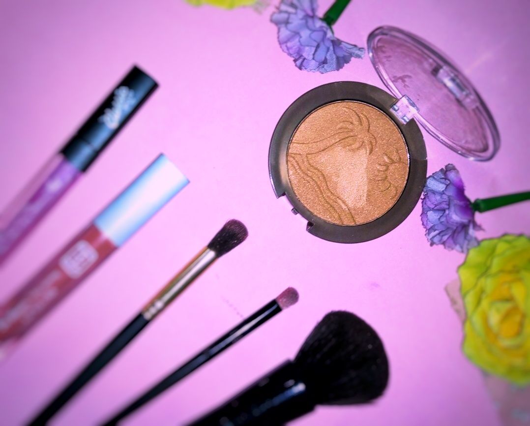 PRODUCT REVIEW FACE AND BODY BRONZER BY USHAS COSMETICS GIFT COLLINS